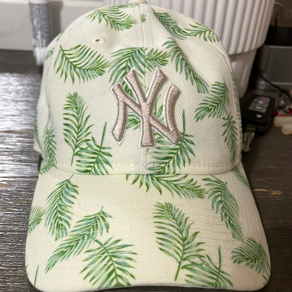Woman’s New York Yankees Era - Palms adjustable hat 9Twenty